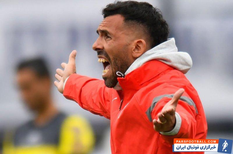 توز سرمربی ایندیپندنته پس از برد همراه شاگردانش در زمین تمرین کرد