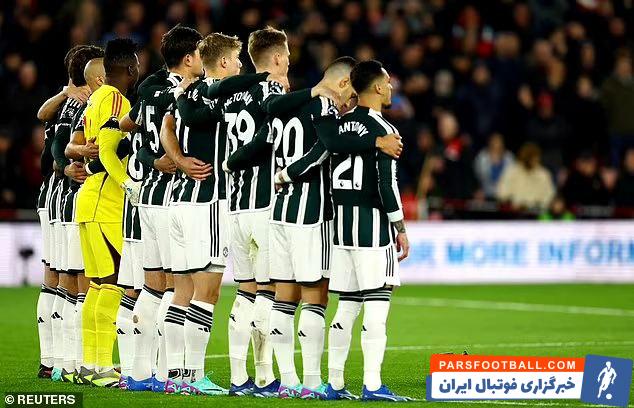 بابی ؛ حمل تاج گل از سوی فرناندز برای ادای احترام به بابی چارلتون فقید