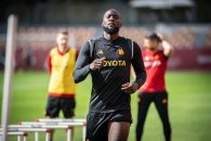 اینتر ؛ بنر هواداران اینتر برای لوکاکو : « عوضی حال بهم زن! در میلان منتظرت هستیم.»