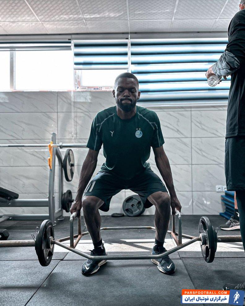 یامگا ؛ کوین یامگا با انگیزه بالا در تمرین کار با وزنه استقلال