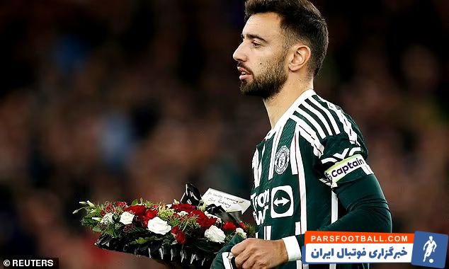 بابی ؛ حمل تاج گل از سوی فرناندز برای ادای احترام به بابی چارلتون فقید