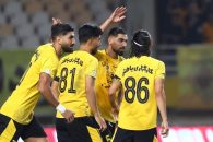 سپاهان با لباس زردرنگ مقابل آلمالیق به میدان میرود.