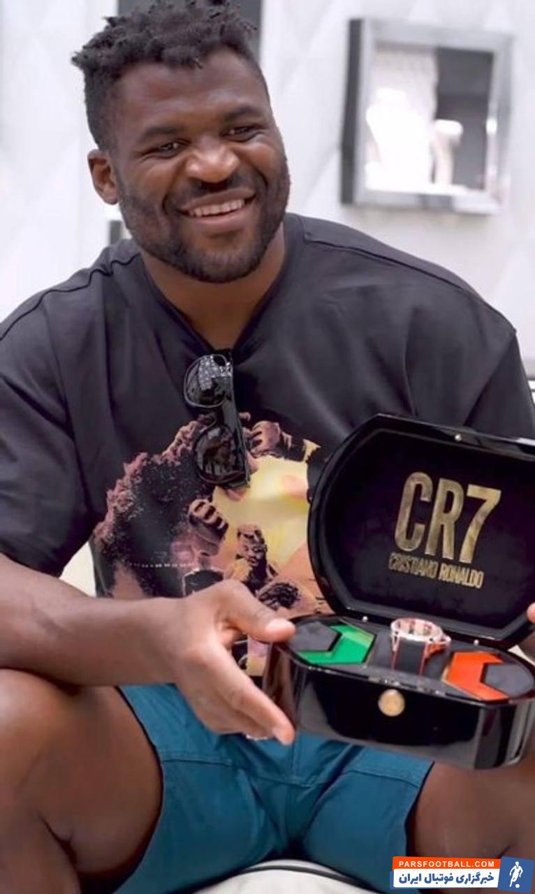 نگانو ؛ رونالدو ساعت 117 هزار پوندی به نگانو هدیه داد