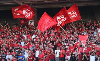 شمس آذر ؛ تشویق یکصدا پاکو خمس از سوی هواداران تراکتور پس از باخت به شمس آذر