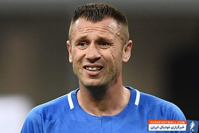 یوونتوس ؛ کاسانو : آلگری با درآوردن کت خود کنار زمین فیلم بازی میکند