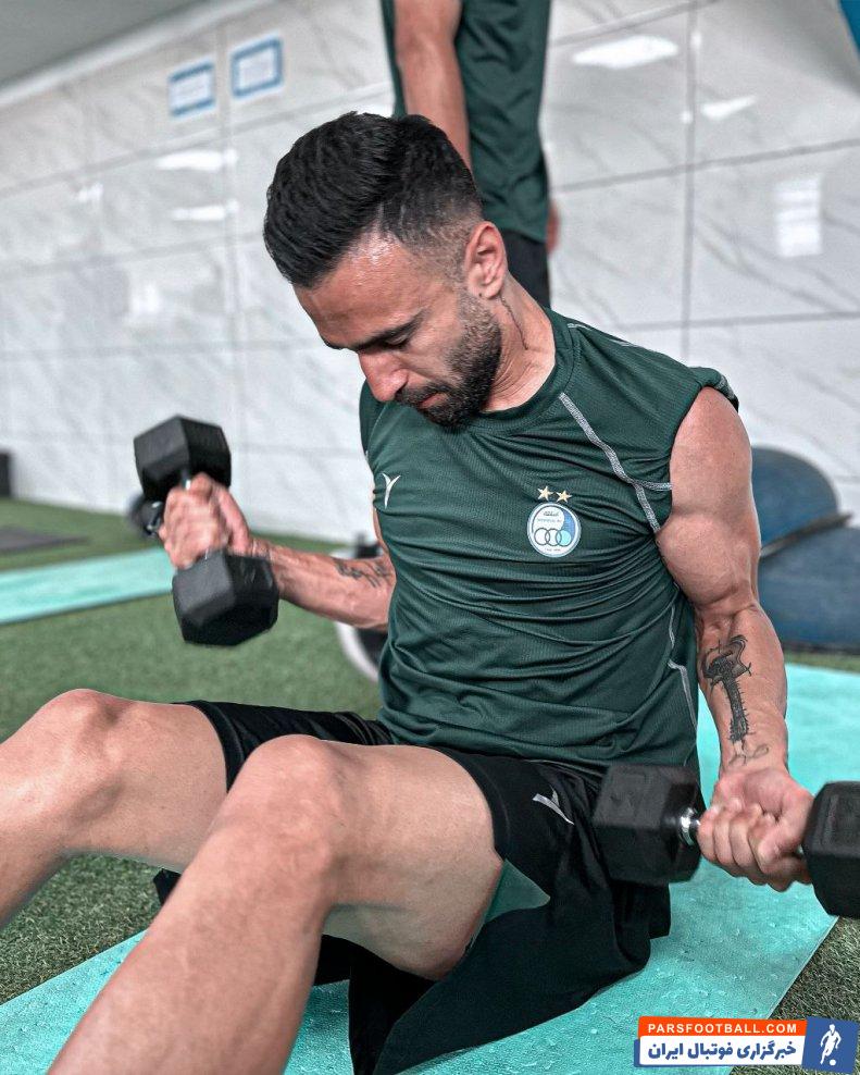 مطهری ؛ امیر ارسلان مطهری در حال وزنه زنی در تمرین استقلال