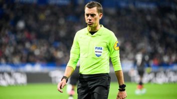 رئال مادرید ؛ کلمنت تورپین داور دیدار ناپولی - رئال مادرید در لیگ قهرمانان اروپا