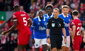 صلاح ؛ ریو فردیناند : کوناته باید از زمین بازی اخراج میشد