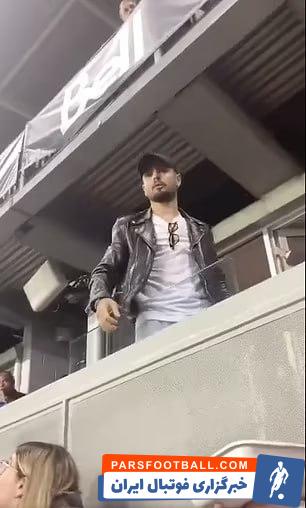 اینسینیه خطاب به هوادار خودی : "هی، تو! دهانت را ببند!"