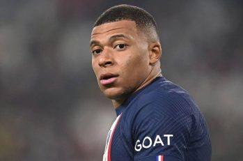 امباپه، دمبله و اشرف حکیمی تماشاگران دیدار هنرهای رزمی