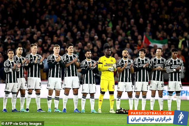 بابی ؛ حمل تاج گل از سوی فرناندز برای ادای احترام به بابی چارلتون فقید