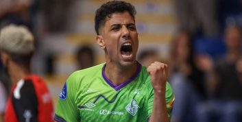 طیبی ؛ حسین طیبی مدعی اول آقای گلی لیگ فوتسال اسپانیا با 11 گل زده