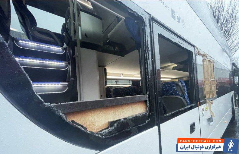 برست ؛ حمله هواداران مون پلیه به اتوبوس هواداران برست با سنگ 
