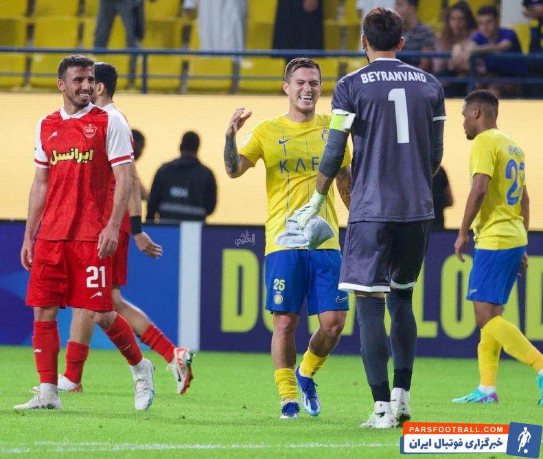 اوتاویو ؛ برخورد گرم اوتاویو ستاره النصر با بازیکنان پرسپولیس در پایان بازی 