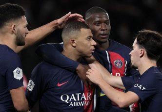 پاری سن ژرمن ؛ بنر های حمایتی هواداران پاری سن ژرمن برای کودکان غزه