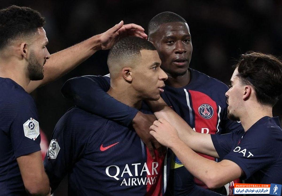 پاری سن ژرمن ؛ بنر های حمایتی هواداران پاری سن ژرمن برای کودکان غزه