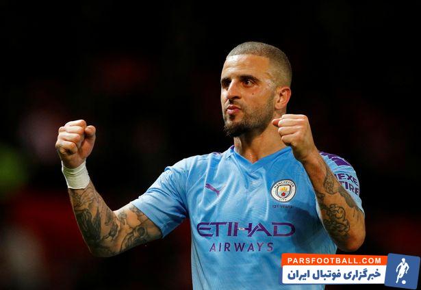 منچسترسیتی ؛ عکس یادگاری کایل واکر با 5 جام منچسترسیتی در سال 2023