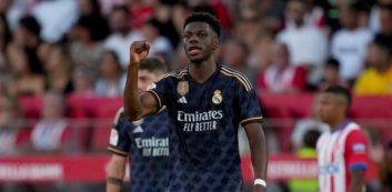 شوامنی ؛ حضور شوامنی در پست غیرمحبوبش، دفاع میانی