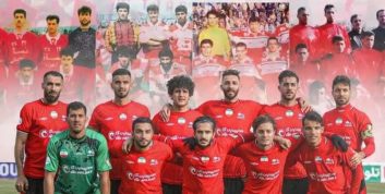 واگنین ؛ گوستاوو واگنین با شلوار، دستکش و گردنبند در تمرین تراکتور