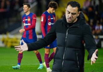 بارسلونا ؛ فریاد های ژاوی بر سر بازیکنان در رختکن بین دو نیمه دیدار بارسلونا - خیرونا