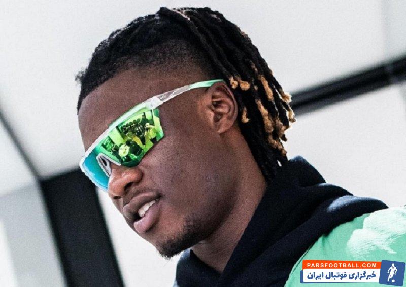 رئال مادرید ؛ پاک کردن عکس ستاره های رئال با عینک کاماوینگا از سوی این بازیکن