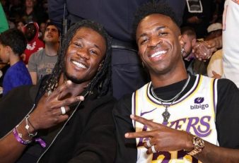 کریسمس ؛ اهدای پیراهن لس آنجلس لیکرز به وینسیوس بازیکن رئال مادرید