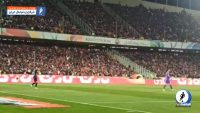 پرسپولیس ؛ تشویق همزمان بانوان و آقایان هوادار پرسپولیس در ورزشگاه آزادی