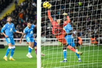 بارسلونا ؛ اشتباه منجر به گل رونالد آرائوخو، ستاره بارسلونا برابر آلمریا