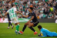 بلینگام ؛ شادی گل بوسه بلینگام در برابر توهین هوادار بتیس