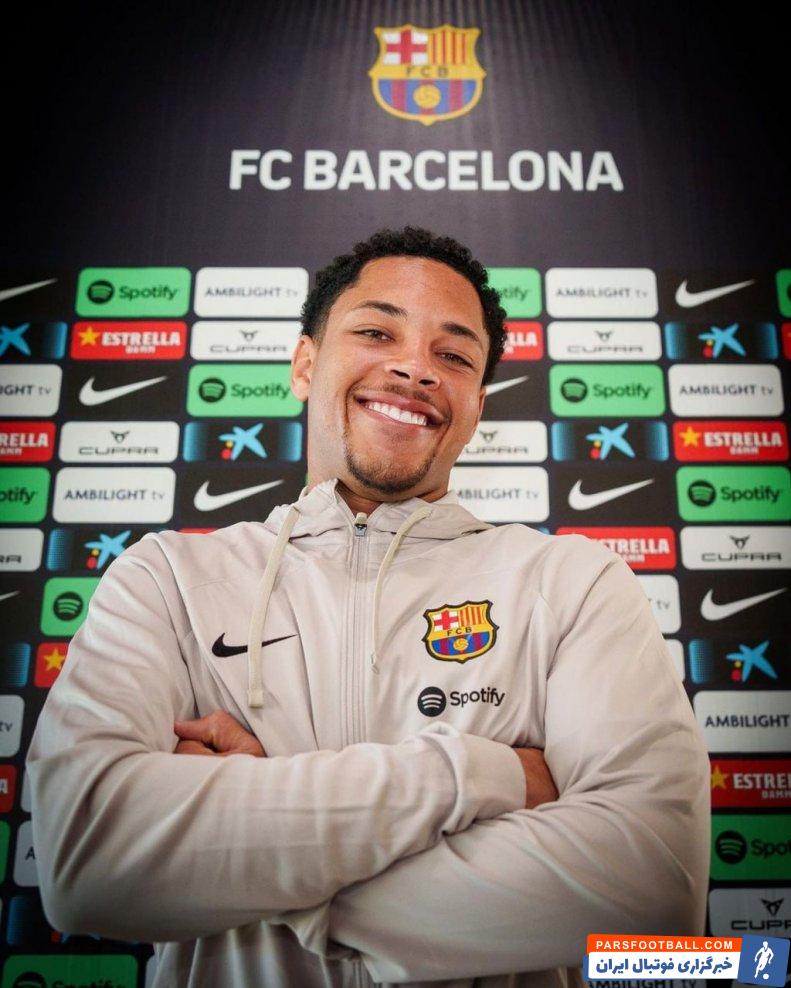 روکه ؛ تصاویر جدید از ویتور روکه در دفتر باشگاه و با پیراهن بارسلونا