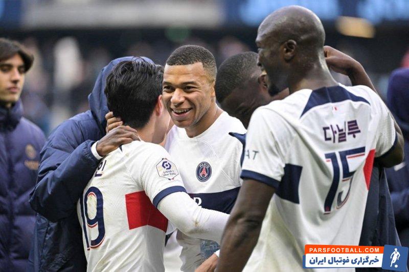 پاری سن ژرمن ؛ اسم بازیکن های پاری سن ژرمن بر روی پیراهن با خط کره ای