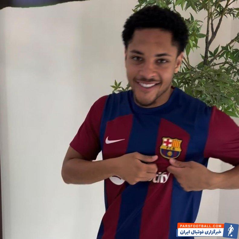 بارسلونا ؛ ویتور روکه در پیراهن بارسلونا کریسمس را جشن گرفت