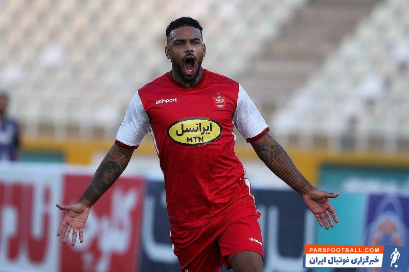 لوکادیا ؛ تبریک کریسمس لوکادیا با پیراهن پرسپولیس در اینستاگرام