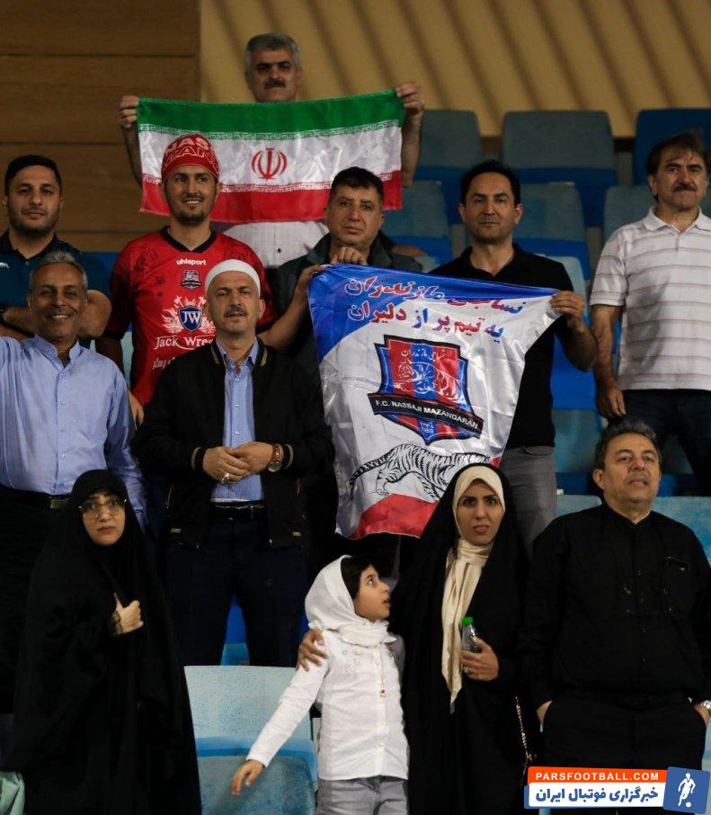 نساجی ؛ هواداران ایرانی حاضر ورزشگاه امیر فیصل بن فهد برای حمایت از نساجی