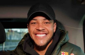 روکه ؛ تصاویر جدید از ویتور روکه در دفتر باشگاه و با پیراهن بارسلونا