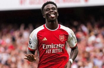 آرسنال ؛ بوکایو ساکا و اهدای پیراهنش به هوادار خردسال آرسنال