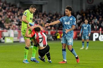 مارتینز ؛ لیدیمن : مارتینز دروازه بان بسیار خوبی است، اما کمی احمق است