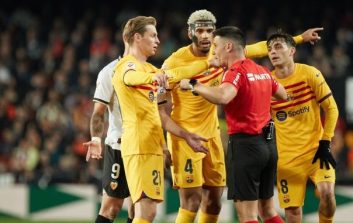 بارسلونا ؛ غیبت فرانکی دی یونگ در دیدار بارسلونا برابر آلمریا به دلیل پنج کارته شدن