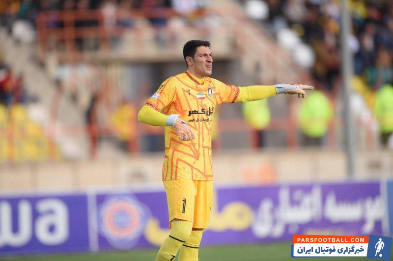 اخباری ؛ تقابل محمدرضا اخباری در ترکیب گل گهر برابر تراکتور