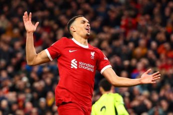 لیورپول ؛ جیمی ردنپ : کلوپ باید الکساندر آرنولد را در خط میانی بازی بدهد