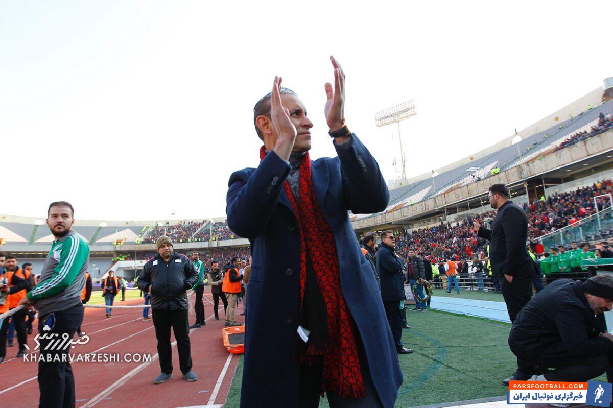 یحیی گلمحمدی در کنار زمین