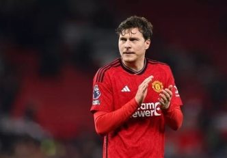 لیندلوف ؛ منچستریونایتد بند تمدید قرارداد لیندلوف را فعال می کند