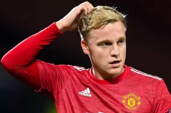 منچستریونایتد ؛ حضور قرضی دونی فن‌دبیک در فرانکفورت