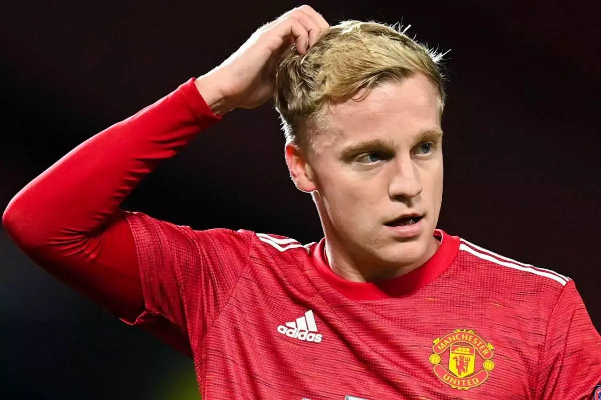 منچستریونایتد ؛ حضور قرضی دونی فن‌دبیک در فرانکفورت