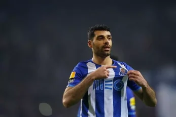 گالاتاسرای به دنبال جذب مهدی طارمی ستاره ایرانی پورتو