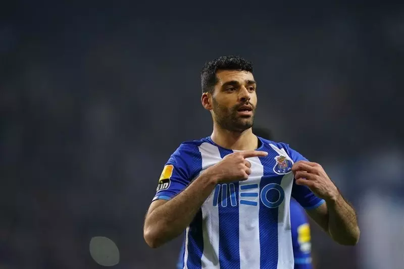 گالاتاسرای به دنبال جذب مهدی طارمی ستاره ایرانی پورتو