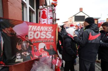 لیورپول ؛ بنر های تشکر از یورگن کلوپ در آنفیلد دست هواداران لیورپول