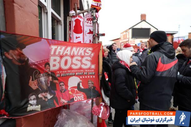 لیورپول ؛ بنر های تشکر از یورگن کلوپ در آنفیلد دست هواداران لیورپول