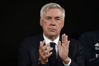 رئال مادرید ؛ اهدای پیراهن شماره 9 النصر از سوی مدران باشگاه به آنچلوتی