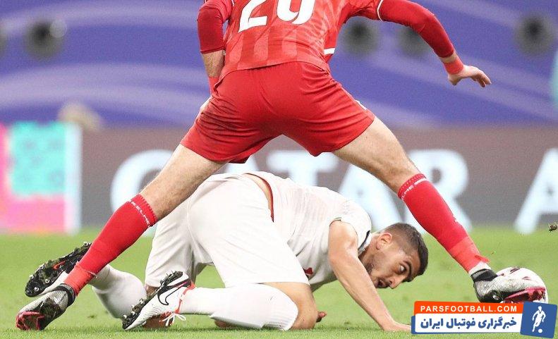 حسینی ؛ نگاه خیره مجید حسینی به توپ در دیدار برابر فلسطین